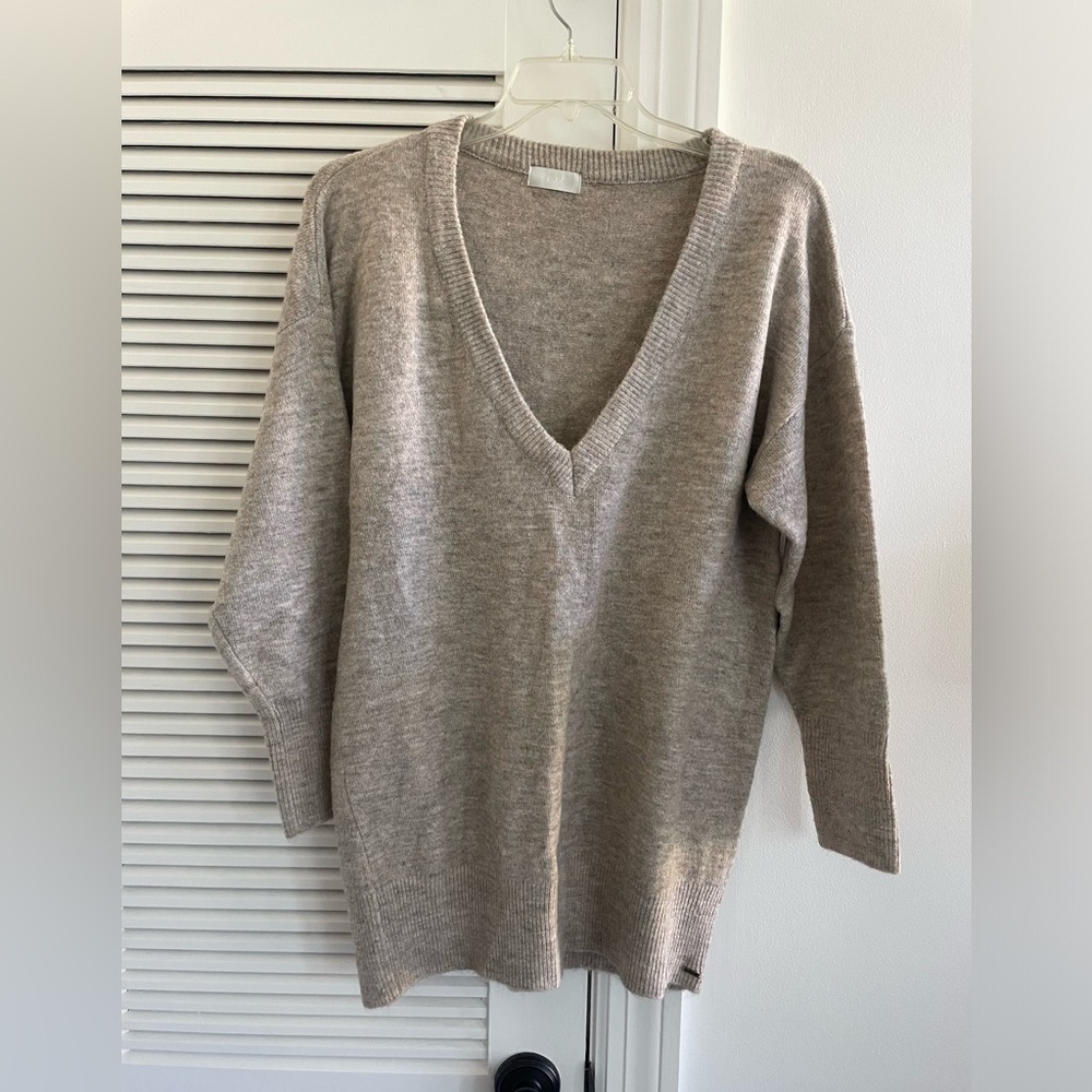 Q2 soft boutique brand tunic sweater one size beige